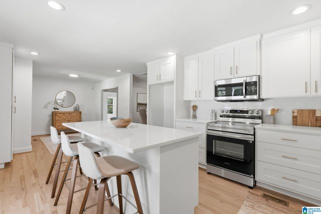 1078 CREST ROAD, Leeds, AL 35094