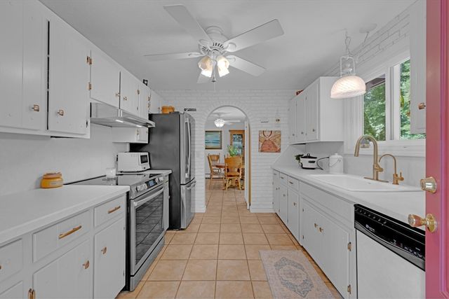 47 Horseshoe Cir, Ware, MA 01082