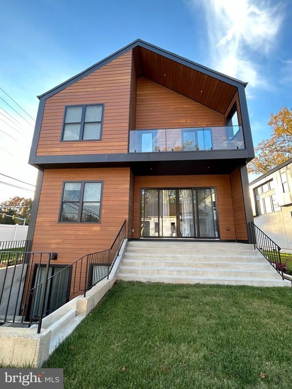 9338 LEE ST, Burke, VA 22015