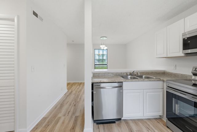 1520 Meadow Bend Dr, Madison, TN 37115