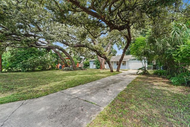 8121 N OLA AVENUE, Tampa, FL 33604