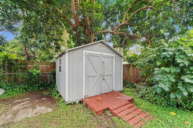8121 N OLA AVENUE, Tampa, FL 33604