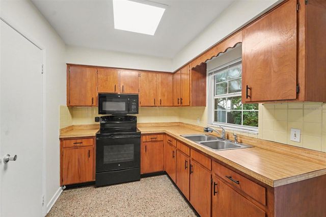 8121 N OLA AVENUE, Tampa, FL 33604