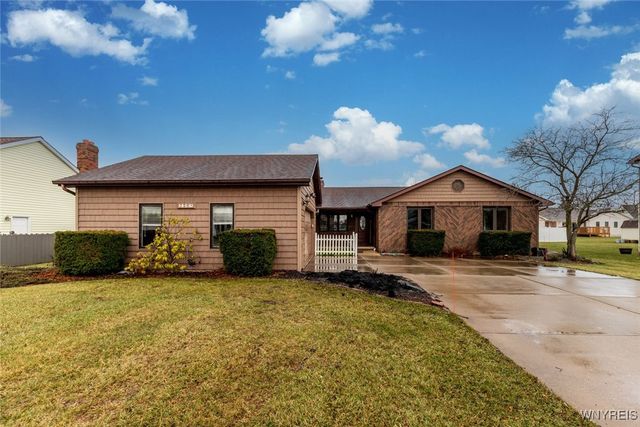 2568 Joann Court, Wheatfield, NY 14304