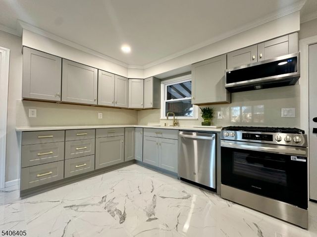 117 Vivian Ave, Emerson Boro, NJ 07630