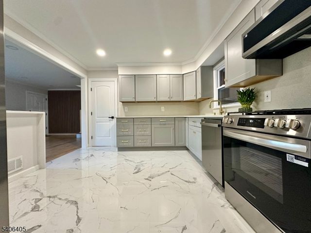 117 Vivian Ave, Emerson Boro, NJ 07630