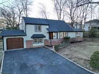 117 Vivian Ave, Emerson Boro, NJ 07630