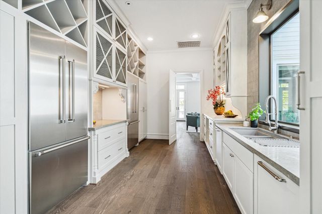 2222 Oxford Street, Houston, TX 77008
