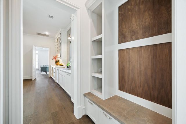 2222 Oxford Street, Houston, TX 77008