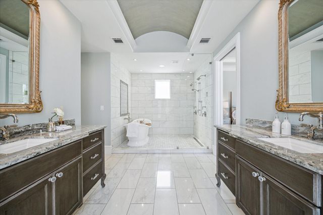 2222 Oxford Street, Houston, TX 77008