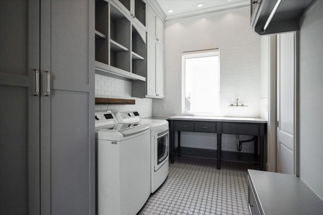 2222 Oxford Street, Houston, TX 77008