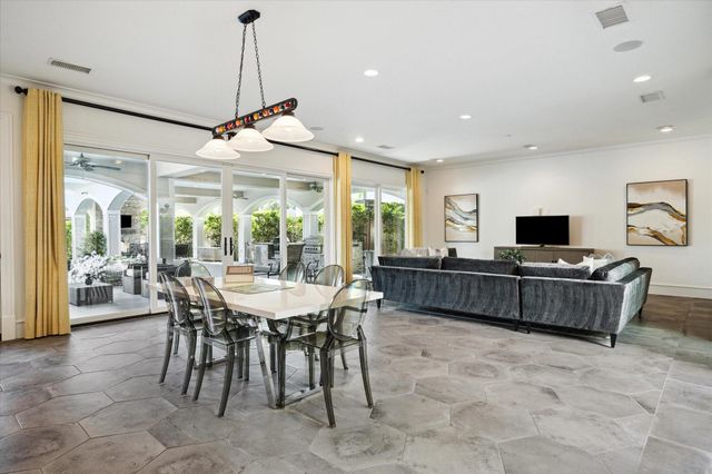 2222 Oxford Street, Houston, TX 77008