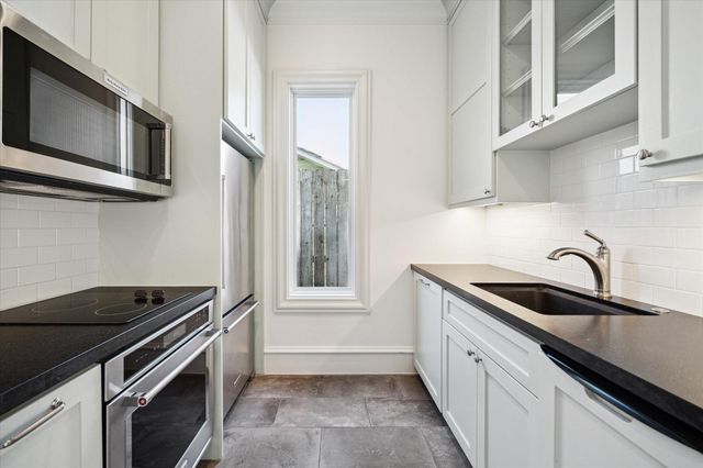 2222 Oxford Street, Houston, TX 77008