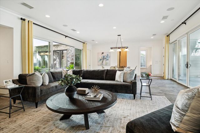 2222 Oxford Street, Houston, TX 77008