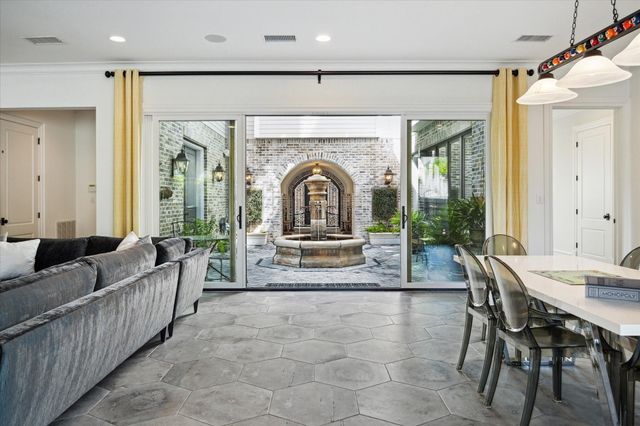 2222 Oxford Street, Houston, TX 77008