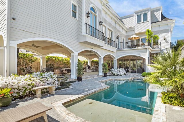 2222 Oxford Street, Houston, TX 77008