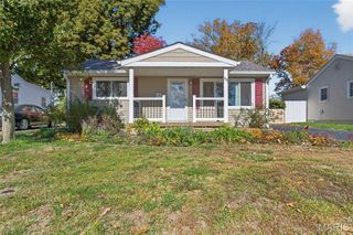 329 Hillcrest Boulevard, Ballwin, MO 63021