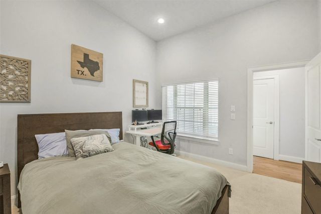 1040 W 26th Street E, Houston, TX 77008