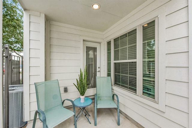 1040 W 26th Street E, Houston, TX 77008