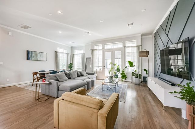 1040 W 26th Street E, Houston, TX 77008