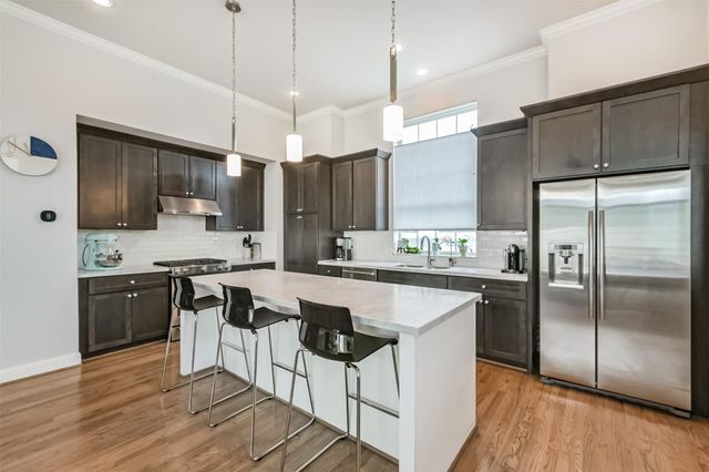 1040 W 26th Street E, Houston, TX 77008