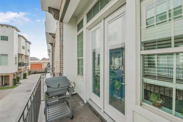 1040 W 26th Street E, Houston, TX 77008