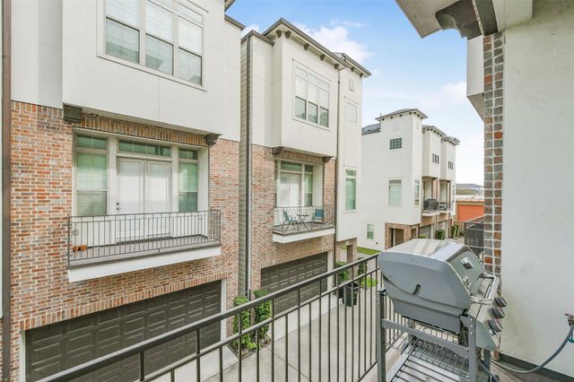 1040 W 26th Street E, Houston, TX 77008