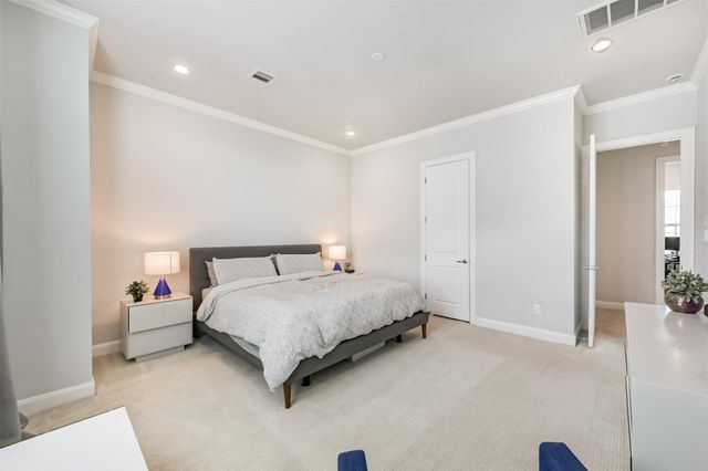 1040 W 26th Street E, Houston, TX 77008