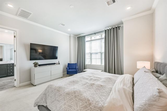 1040 W 26th Street E, Houston, TX 77008