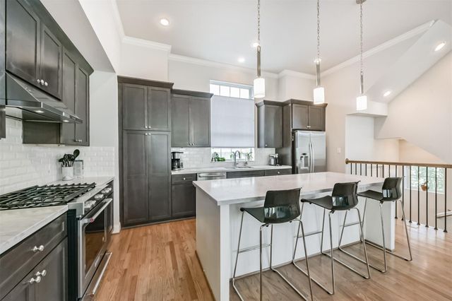 1040 W 26th Street E, Houston, TX 77008