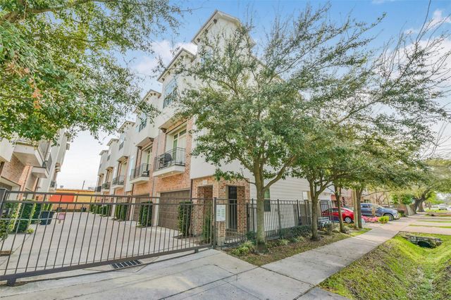 1040 W 26th Street E, Houston, TX 77008