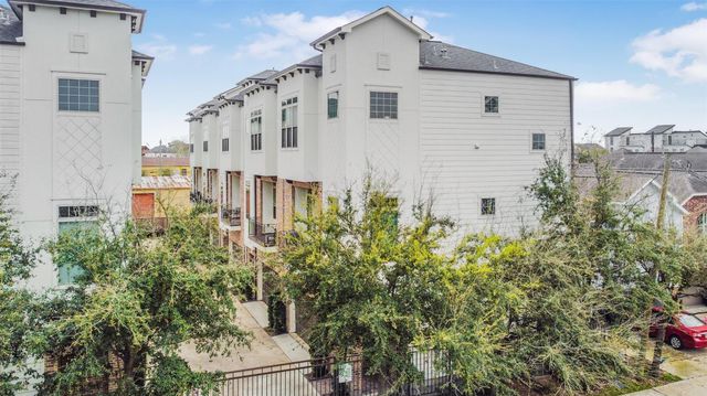 1040 W 26th Street E, Houston, TX 77008