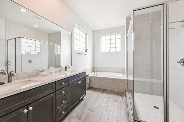 1040 W 26th Street E, Houston, TX 77008