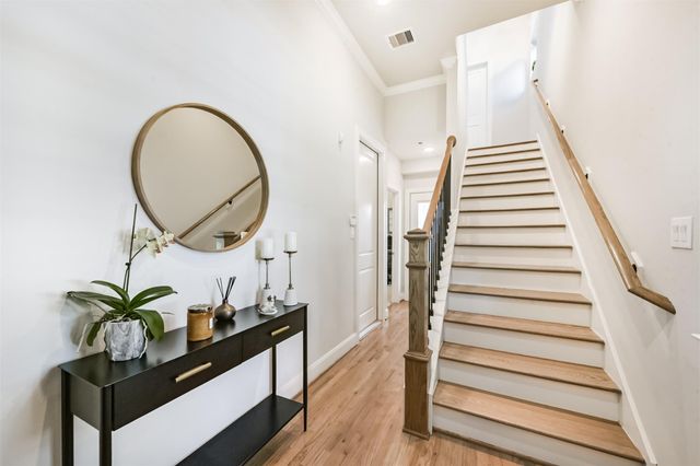 1040 W 26th Street E, Houston, TX 77008