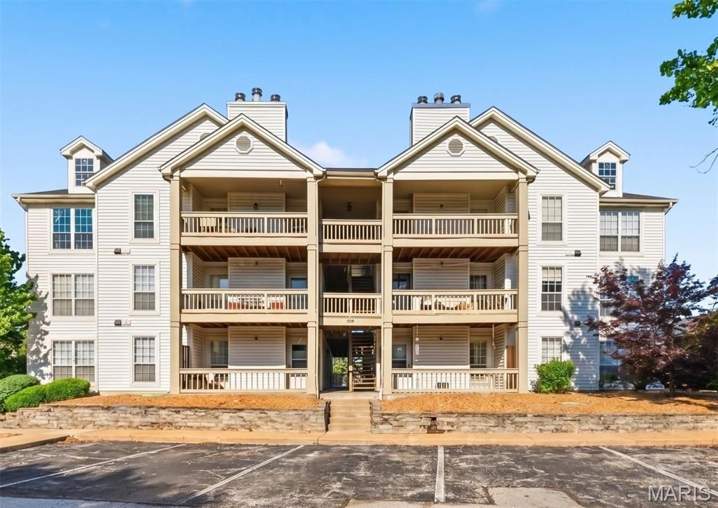 1445 Whispering Creek Drive J, Ballwin, MO 63021