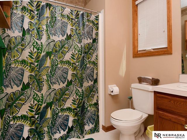 10913 Ellison Avenue, Omaha, NE 68164