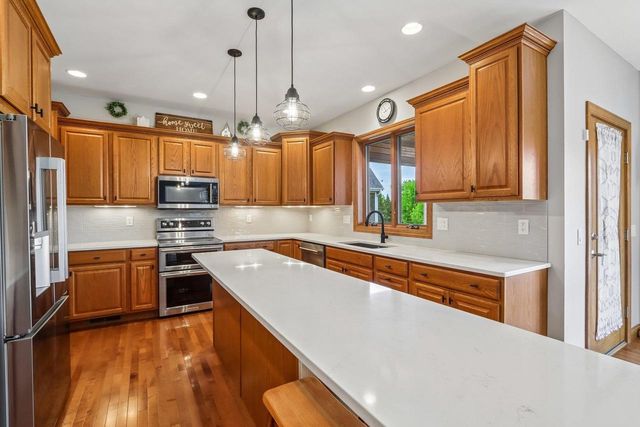 1405 Emerald Court, Waunakee, WI 53597