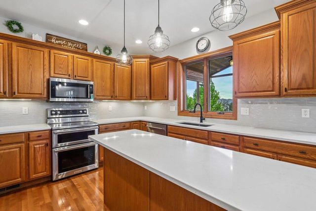 1405 Emerald Court, Waunakee, WI 53597