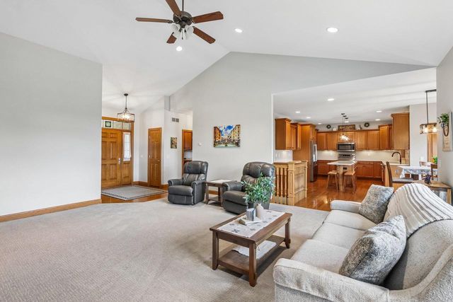 1405 Emerald Court, Waunakee, WI 53597