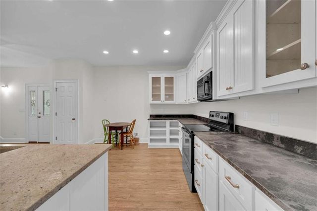 27 Classic Drive, Hartwell, GA 30643