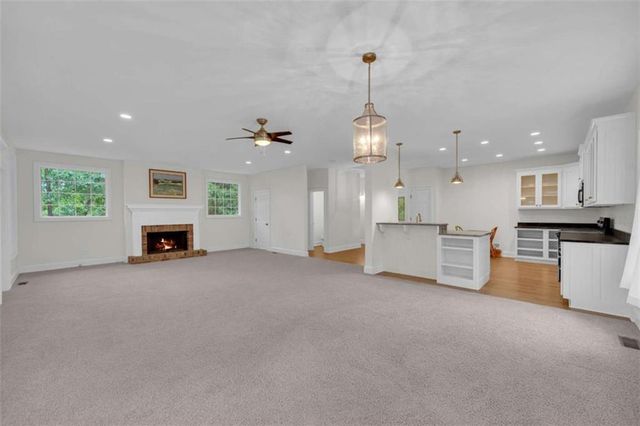 27 Classic Drive, Hartwell, GA 30643