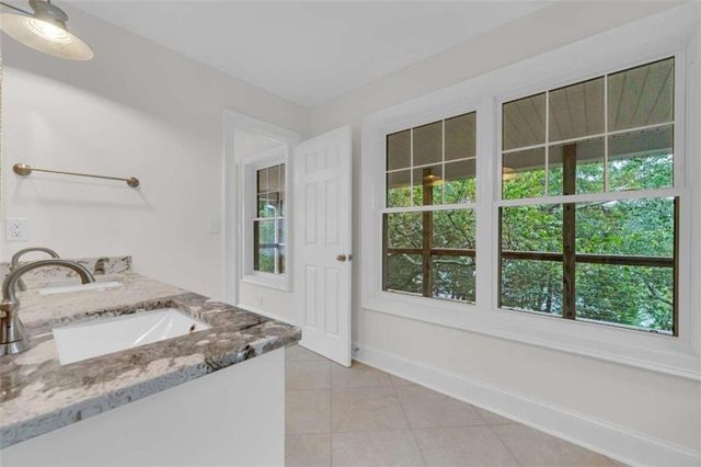 27 Classic Drive, Hartwell, GA 30643