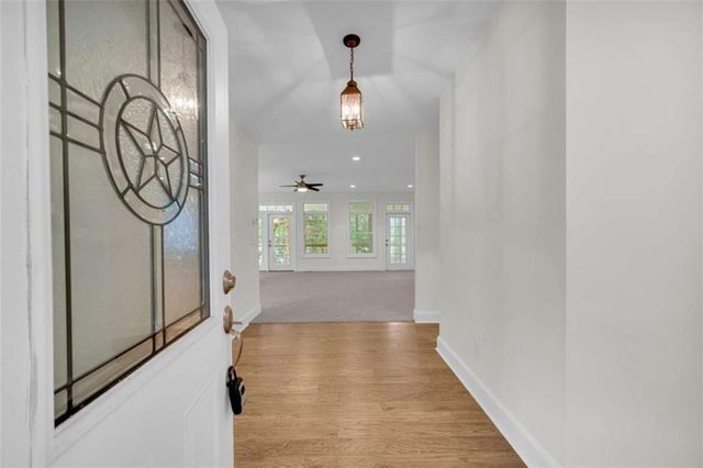 27 Classic Drive, Hartwell, GA 30643