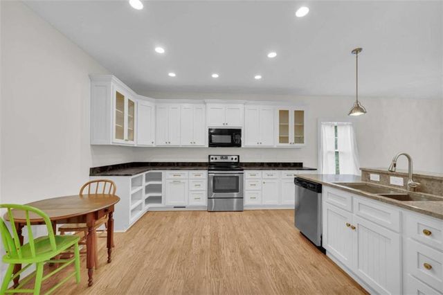 27 Classic Drive, Hartwell, GA 30643