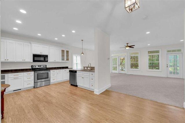 27 Classic Drive, Hartwell, GA 30643