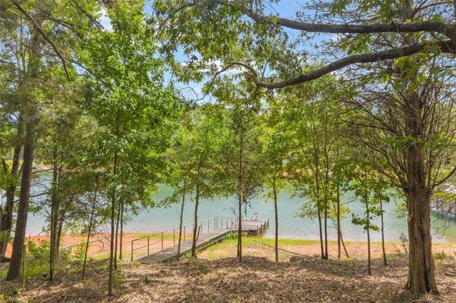 27 Classic Drive, Hartwell, GA 30643