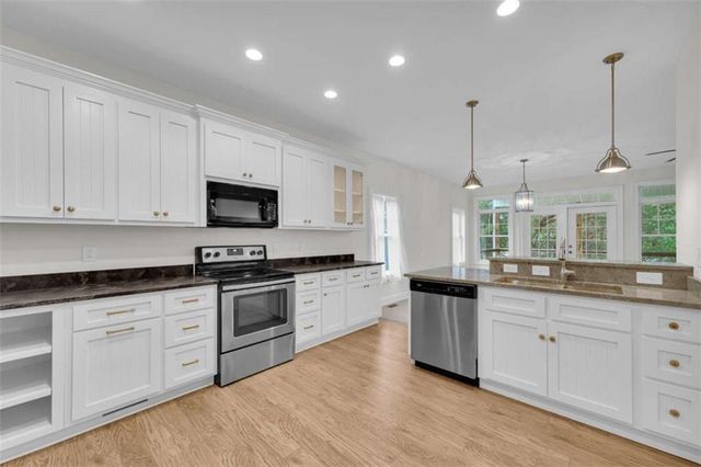 27 Classic Drive, Hartwell, GA 30643