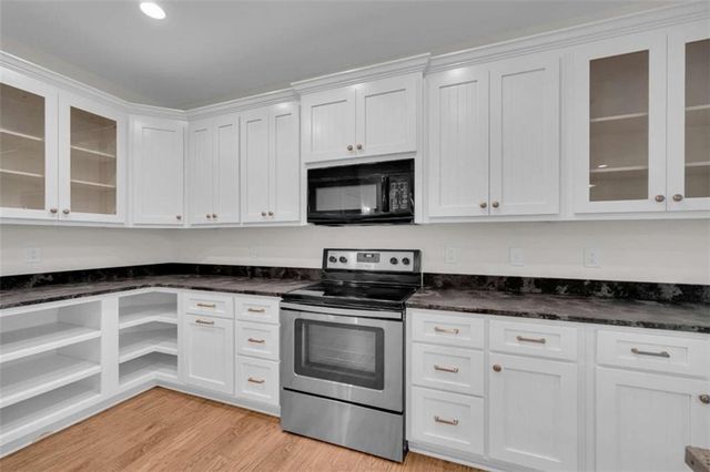 27 Classic Drive, Hartwell, GA 30643