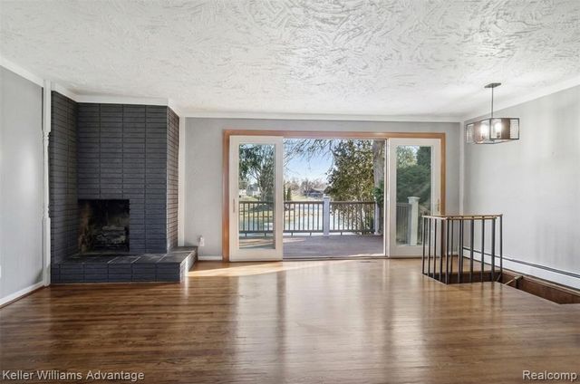 1210 Craven Drive, Highland, MI 48356