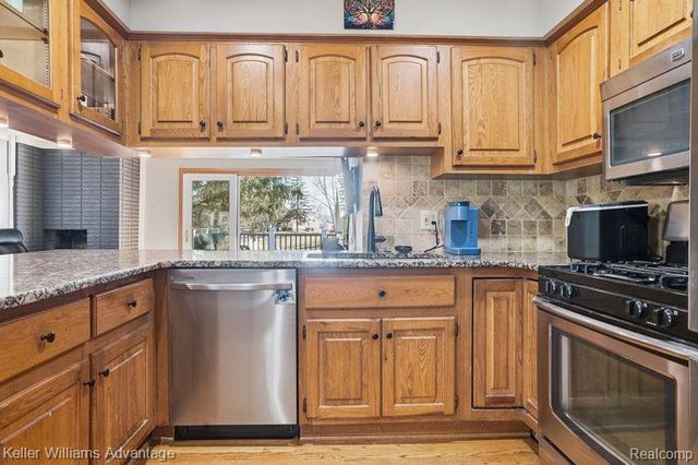 1210 Craven Drive, Highland, MI 48356